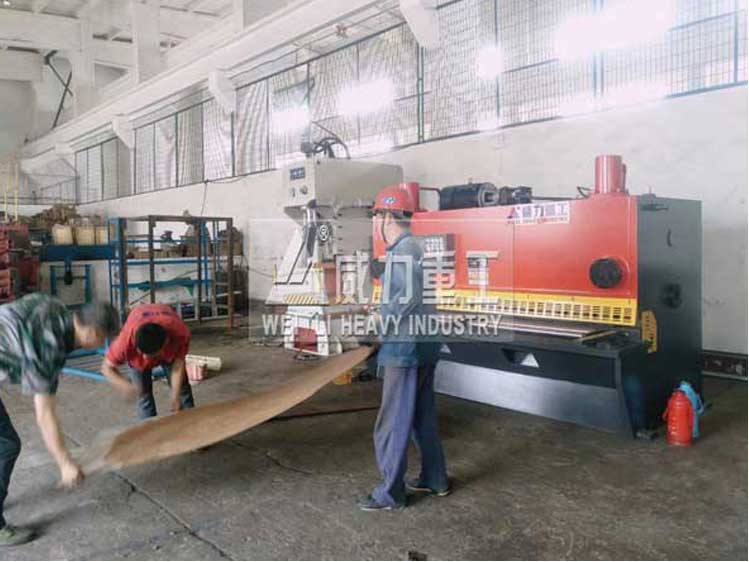 山东能源用12x4000闸式剪板机剪切板材